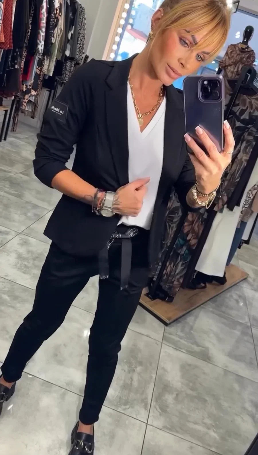 Feyvian™ Stilvolles Outfit Modeberg Bern