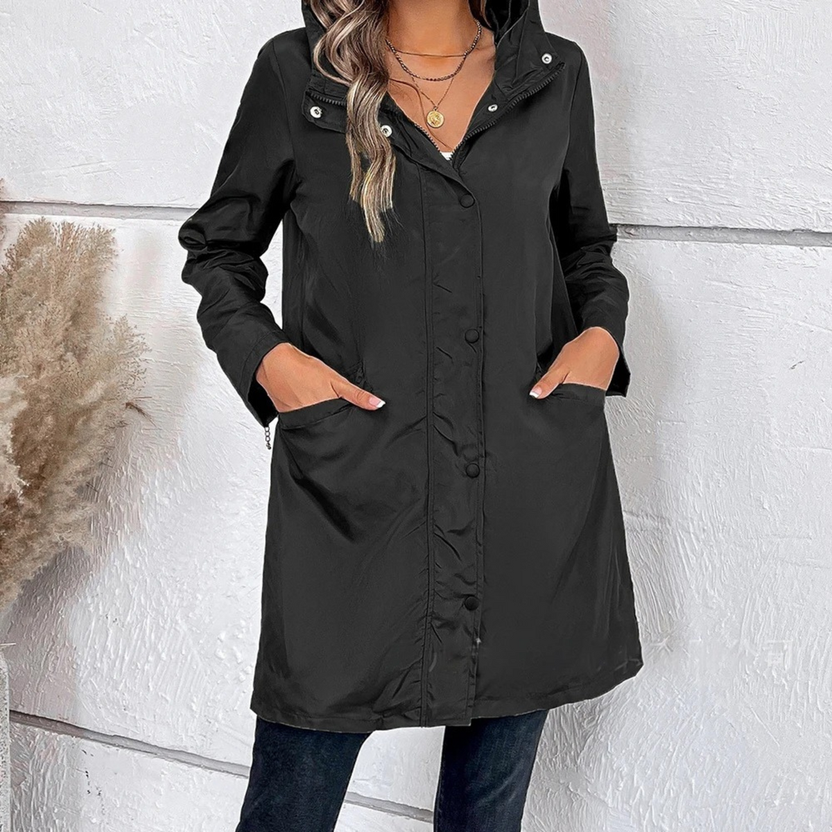 Lightweight Windbreaker Jacket with Adjustable Hood Modeberg Bern