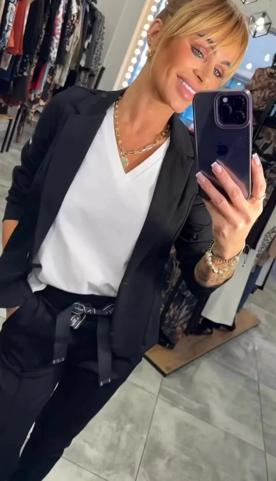 Feyvian™ Stilvolles Outfit Modeberg Bern