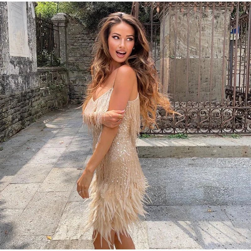 Selina™ Elegantes Cocktailkleid mit Pailletten und Federsaum für Damen