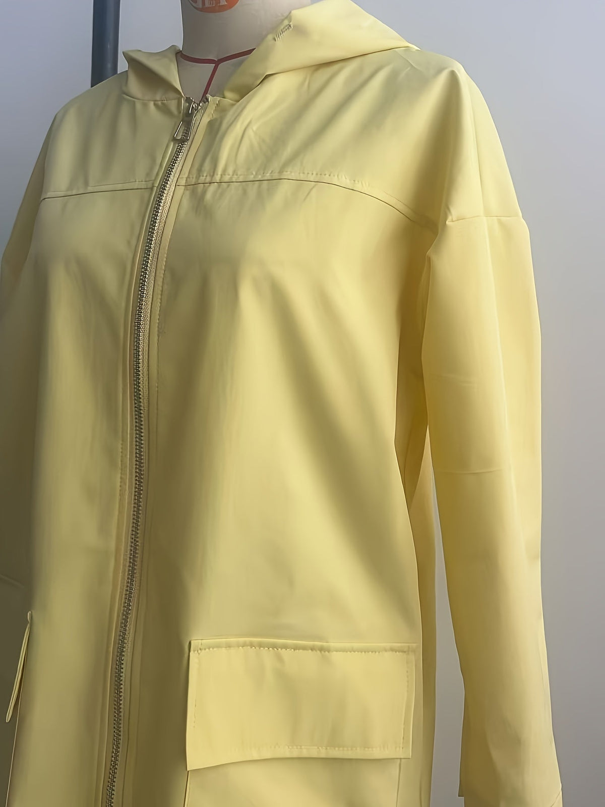 Lightweight Hooded Drawstring Jacket Modeberg Bern