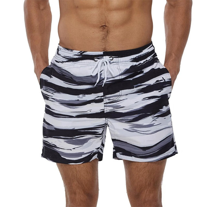 Drune | Atmungsaktive Badeshorts mit Funky Print für Männer Modeberg Bern