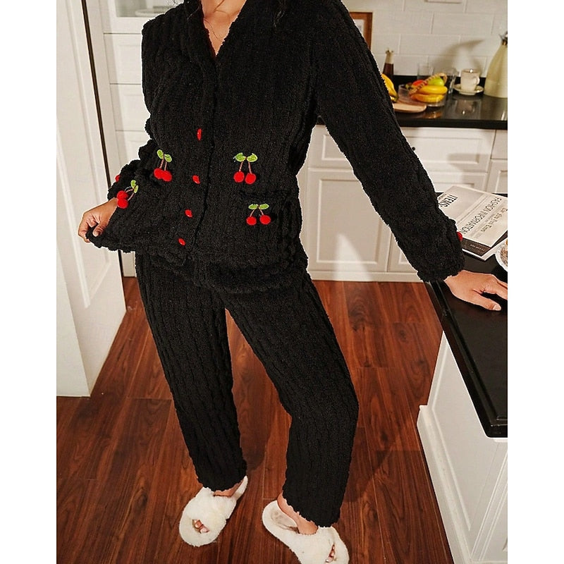 Cosy Cherry-Detail Fluffy Loungewear Set Modeberg Bern