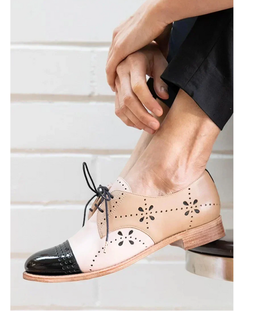 Mary Jane Wingtip Oxfords with Lace-Up Closure Modeberg Bern