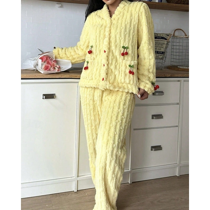 Cosy Cherry-Detail Fluffy Loungewear Set Modeberg Bern